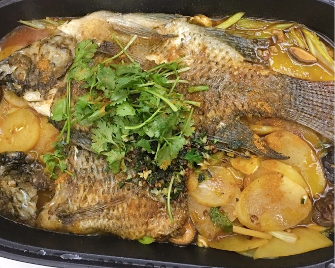 家族の日常生活はシンプルで簡単なエディションの魚のグリル（パンバージョン）練習です