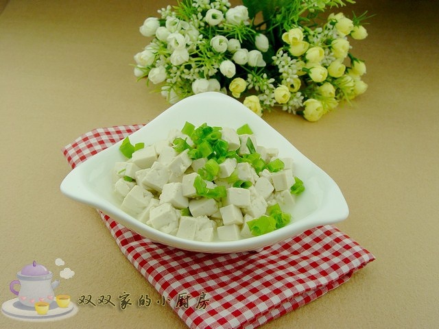 エシャロットは豆腐の練習をミックスし、エシャロットは豆腐の美味しさをミックスします