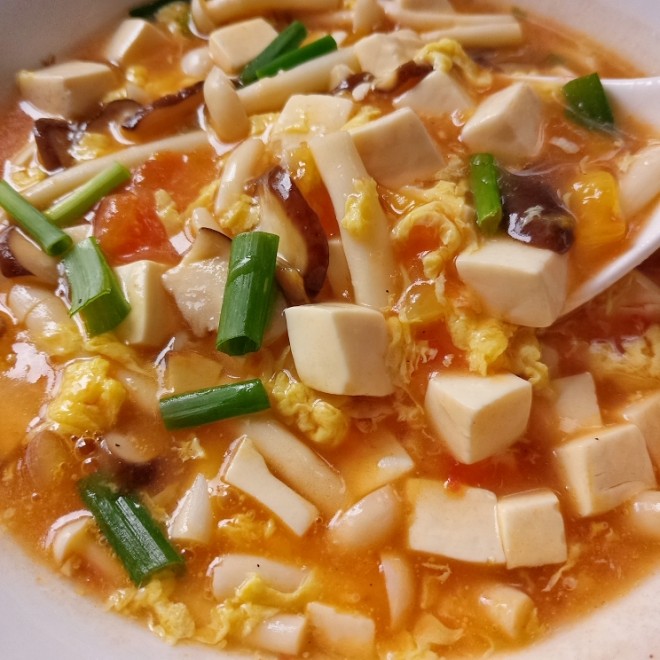 重量を減らすクックブックの結晶の豆腐の濃厚スープ