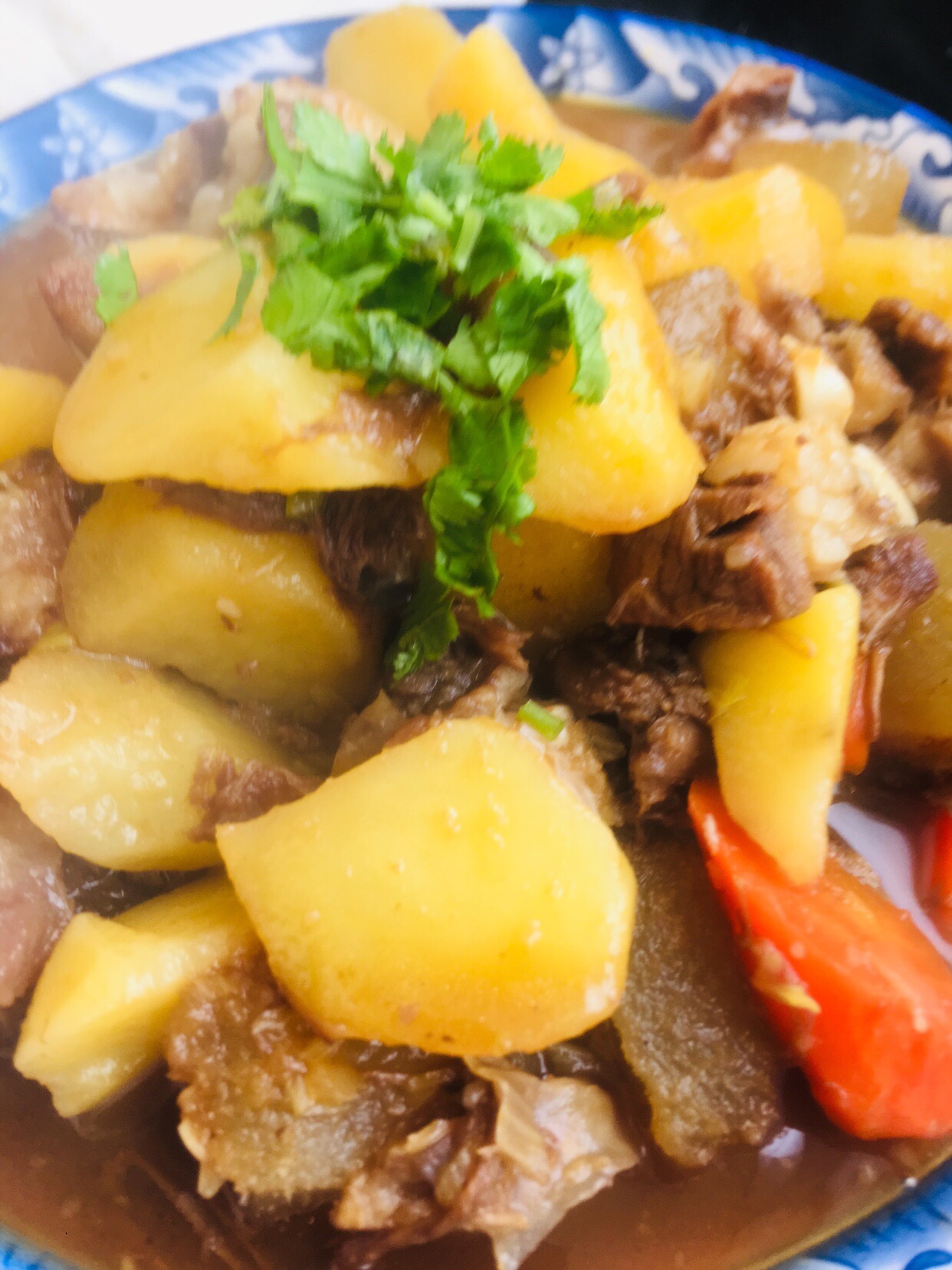 
Bovine head flesh stews the practice of potato, how to do delicious