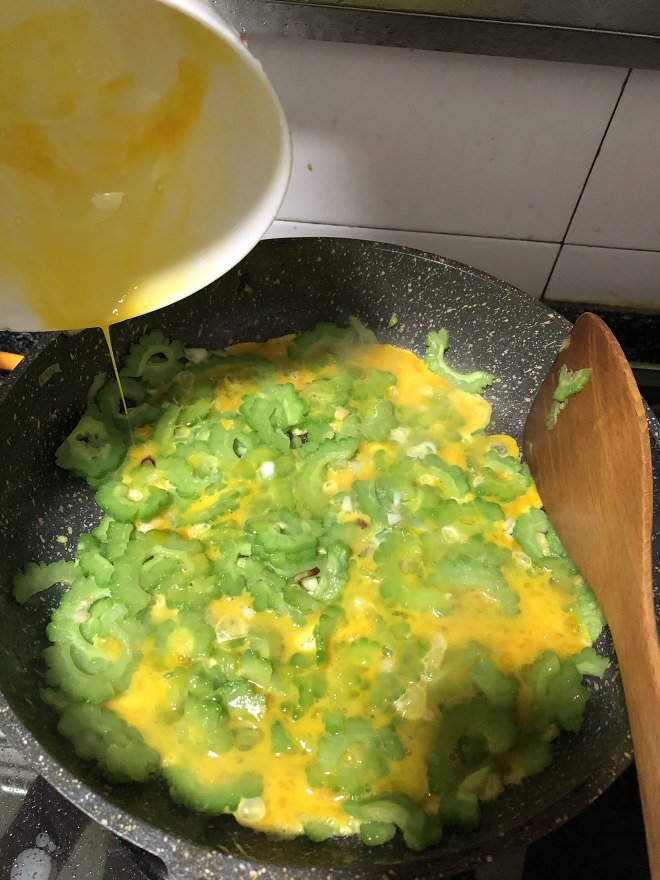 
The practice that balsam pear scrambles egg, balsam pear scrambles egg how to do delicious