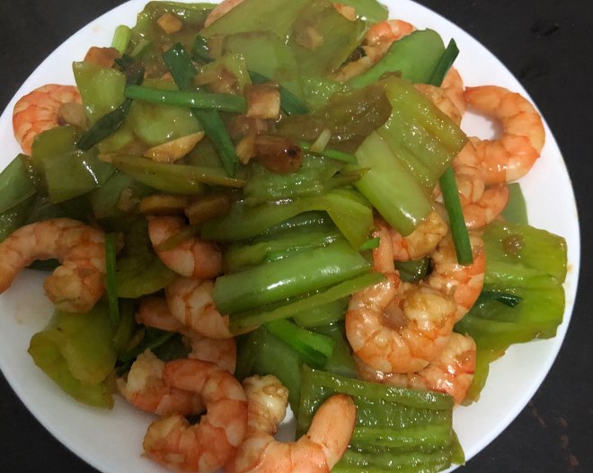 
Shelled fresh shrimps fries the practice of green pepper, shelled fresh shrimps fries green pepper how to be done delicious