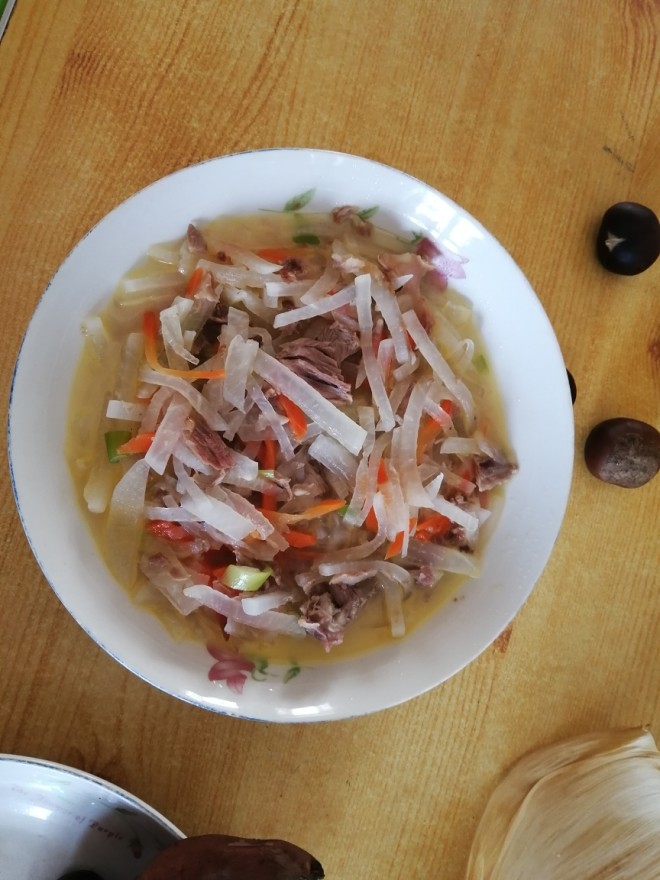 
Pig head flesh stews the practice of the turnip, how to do delicious