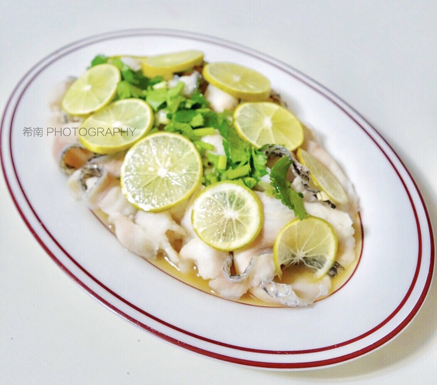
The practice of black slices of fish meat of green lemon juice, how to do delicious