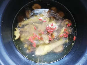 After the Beginning of Autumn, this soup stews the child to drink more, delicacy is sweet nourishing, the child drinks the practice step with good body more 6