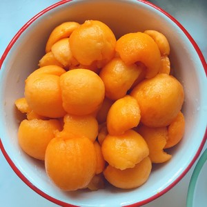 The practice measure that self-restrained and sweet loquat creams 4