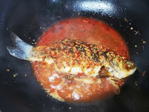 家族の日常生活の醤油煮込み魚の練習法13