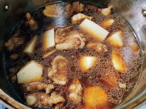 醤油で煮込んだチョップのジャガイモの練習方法4