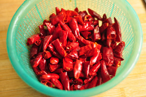 The practice measure of hot pepper chicken 3