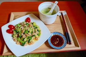 Shelled fresh shrimps is fried on the west the practice measure of orchid 10