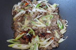 ご飯と一緒に行くためにクイックワーカーを超えたグリーンは、牛肉7の練習対策を爆発させます