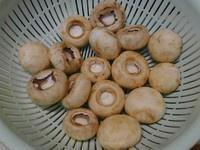Preserve taste of the most primitive delicacy the practice measure of decoct a kind of dried mushroom 1