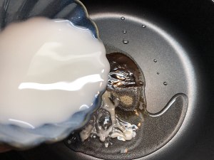 いくつかのホットスパイスプラント17のいずれかの黒いジャガイモの泥の実践測定
