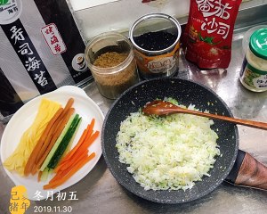 国内版は美味しく自己抑制された美味しいラップディッシュです。  