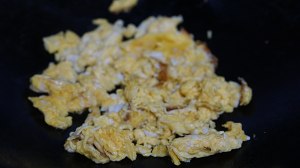 アスパラガスの練習対策 殻付きの新鮮なエビの卵3 