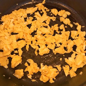 The practice measure that garlic sweet egg fries a meal 3