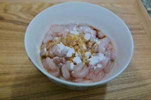 Shelled fresh shrimps is fried on the west the practice measure of orchid 3