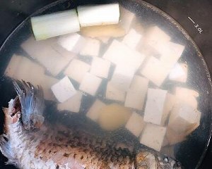 3つのペースのフナの魚の豆腐のスープは、簡単な練習の測定2