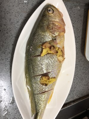 醤油1の煮込みの黄色いニベの練習法