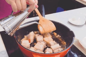 純粋な上海料理、醤油での蒸し煮の肉の練習量3