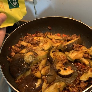 The practice measure of the ground meat aubergine that the novice also can do complete home ten minutes to lick plate 16