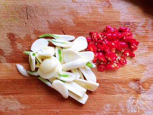 The practice measure of asparagus lettuce of cold and dressed with sause 8