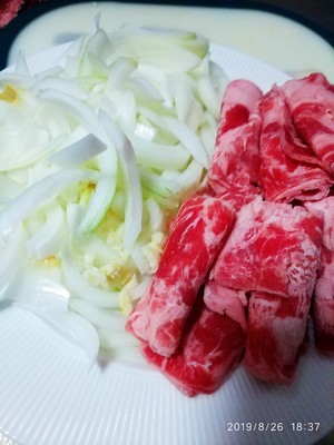 シンプルなタマネギが牛肉1を炒めるという実務的尺度