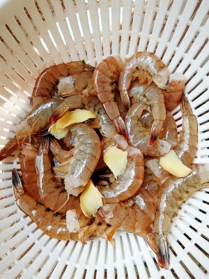 The practice measure of the oily stew prawn of dish of the daily life of a family 1