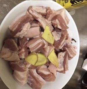 醤油の煮込み肉2