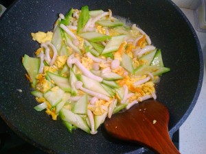 The practice measure that towel gourd of white jade stay of proceedings scrambles egg 5