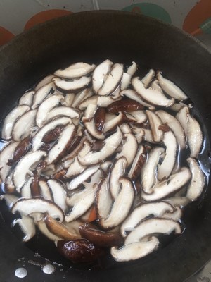 The practice measure of flesh of Xianggu mushroom slippery chicken breast 2