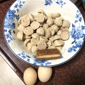 皿のトマトの肉のボーラスの実践測定 of go with rice 2 