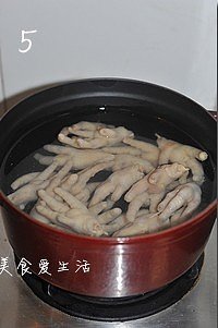  秘伝の醤油煮込みチキンの爪を作る練習の動き5 