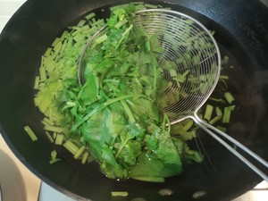 低脂肪の風邪とソーセージ9を着たセロリの練習尺度