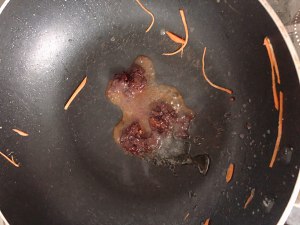 頻繁に使用される国内料理 それは、ごはんと一緒に行く-豚肉の甘い細切り肉の実践的尺度6 