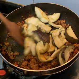 The practice measure of the ground meat aubergine that the novice also can do complete home ten minutes to lick plate 14