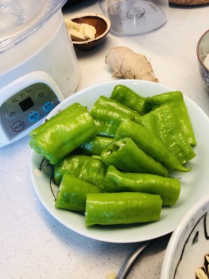 Quick worker dish: The practice measure of tiger skin pointed any of several hot spice plants 2