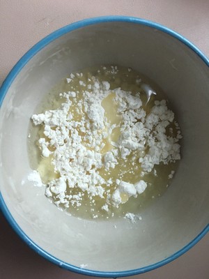 Layer upon layer crisp sweet need not the practice measure that roll face learns green deep-fried dough cake easily simply 1