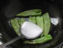 The practice measure of tiger skin green pepper 7