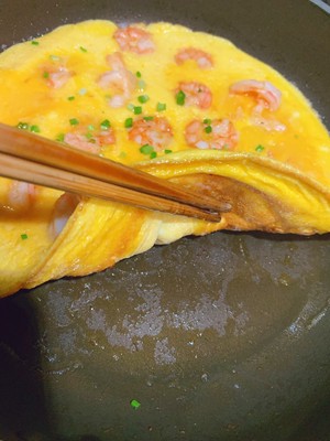 The practice measure of omelette of shelled fresh shrimps 4