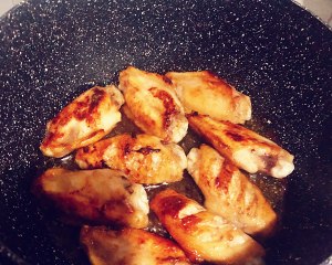 Charming (anxious) the practice measure in wing of tender juicily chicken 2