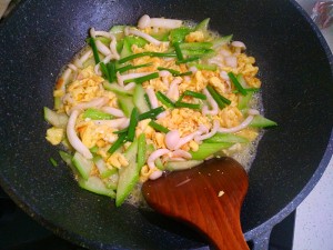 The practice measure that towel gourd of white jade stay of proceedings scrambles egg 6