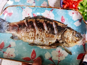 家族の日常生活の醤油煮込み魚の練習対策 6 