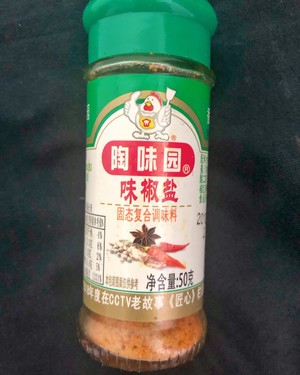 The practice measure of shrimp of a condiment made of roast prickly ash and salt 3