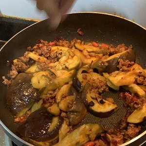 The practice measure of the ground meat aubergine that the novice also can do complete home ten minutes to lick plate 15