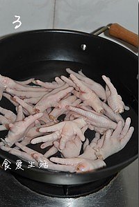  秘密が醤油でチキンの爪を作る練習の動き3 