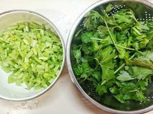 低脂肪風邪とソーセージ6を着たセロリの練習尺度