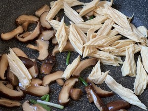 The practice measure of stay of proceedings of burn joss sticks of dried bean milk cream in tight rolls 7