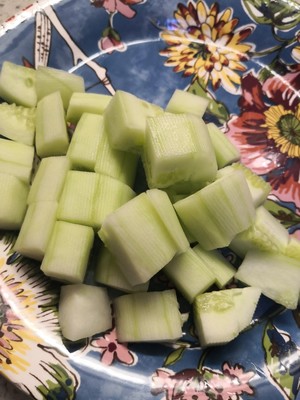 The dinner of a person - the practice measure of cucumber chicken man 1