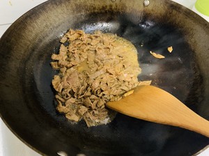 ご飯と一緒に行く緑は小さい。牛肉5を炒める実践的手段